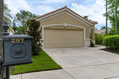 297 Conservation Dr, Weston: photo 1 of 56
