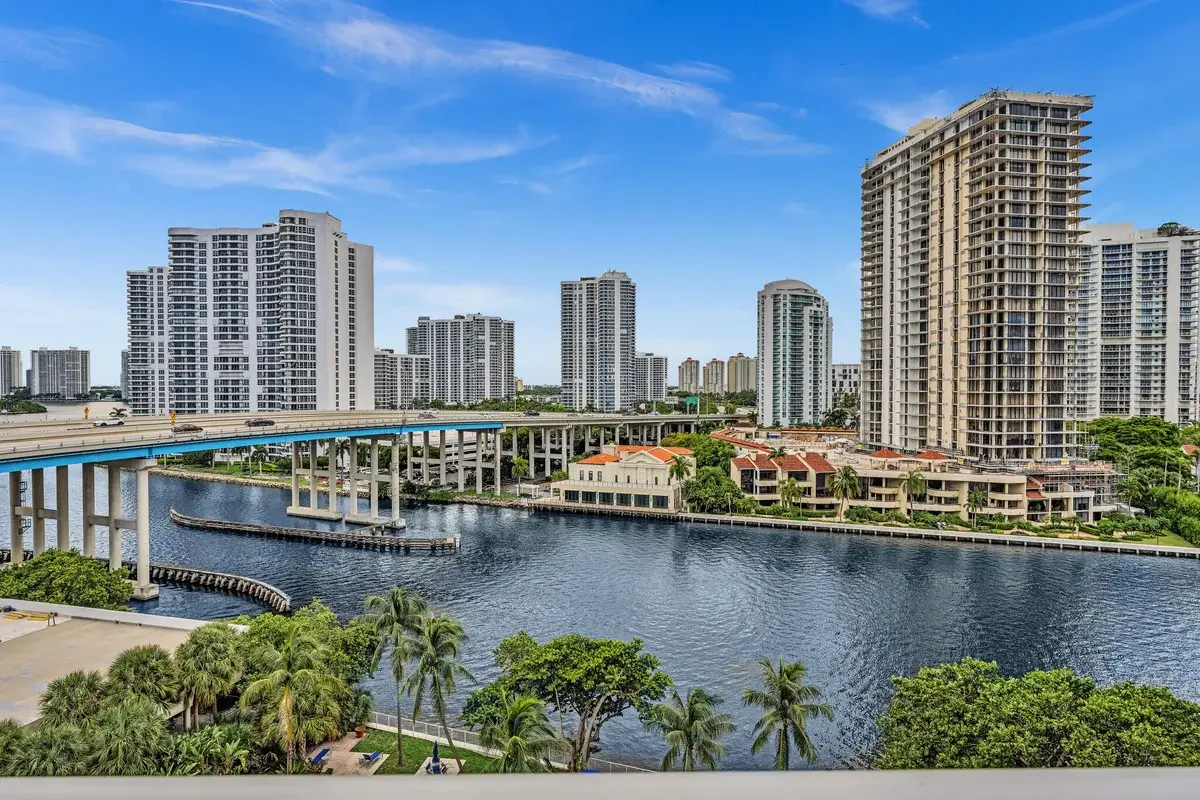 19390 Collins Ave #1007, Sunny Isles Beach: photo 1 of 25