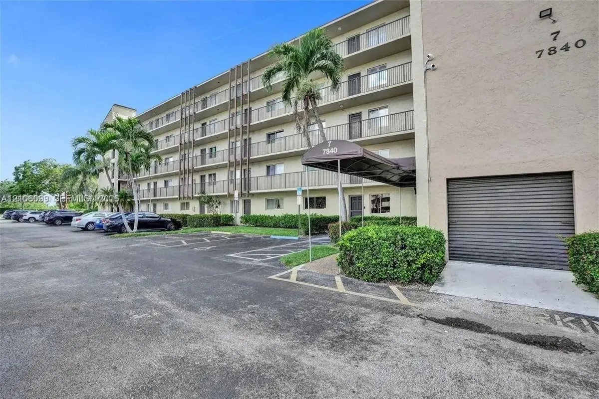 7840 NW 50th St #105, Lauderhill: photo 1 of 19