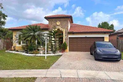 3581 NE 10th Dr, Homestead: photo 1 of 1