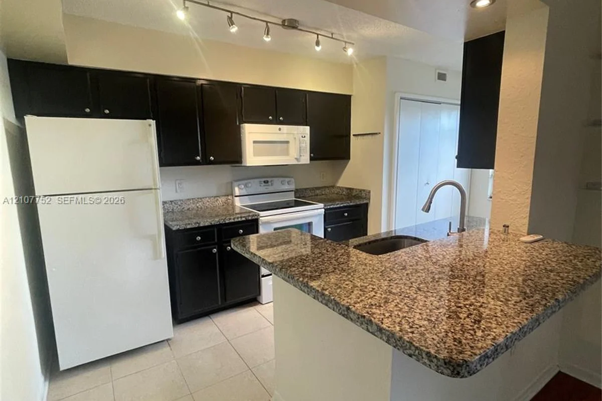 2831 N Oakland Forest Dr #211, Oakland Park: photo 1 of 19