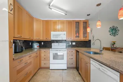 920 SW 118th Ter, Davie: photo 1 of 44