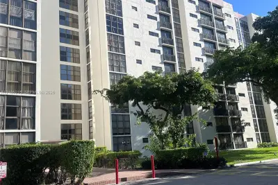 17021 N Bay Rd #114, Sunny Isles Beach: photo 1 of 11