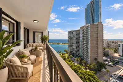 2333 Brickell Ave #1616, Miami: photo 1 of 44