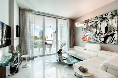 50 S Pointe Dr #610, Miami Beach: photo 1 of 14