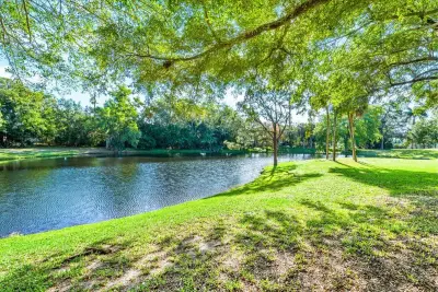 5087 Oakhill Ln, Delray Beach: photo 1 of 48