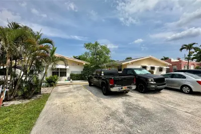 1973 NE 4th St #6, Deerfield Beach: photo 1 of 10