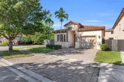 470 SE 34th Ter, Homestead: photo 1 of 33