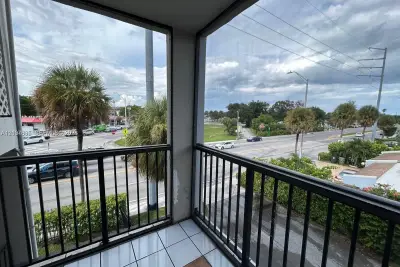 13455 NE 10th Ave #304, North Miami: photo 1 of 9