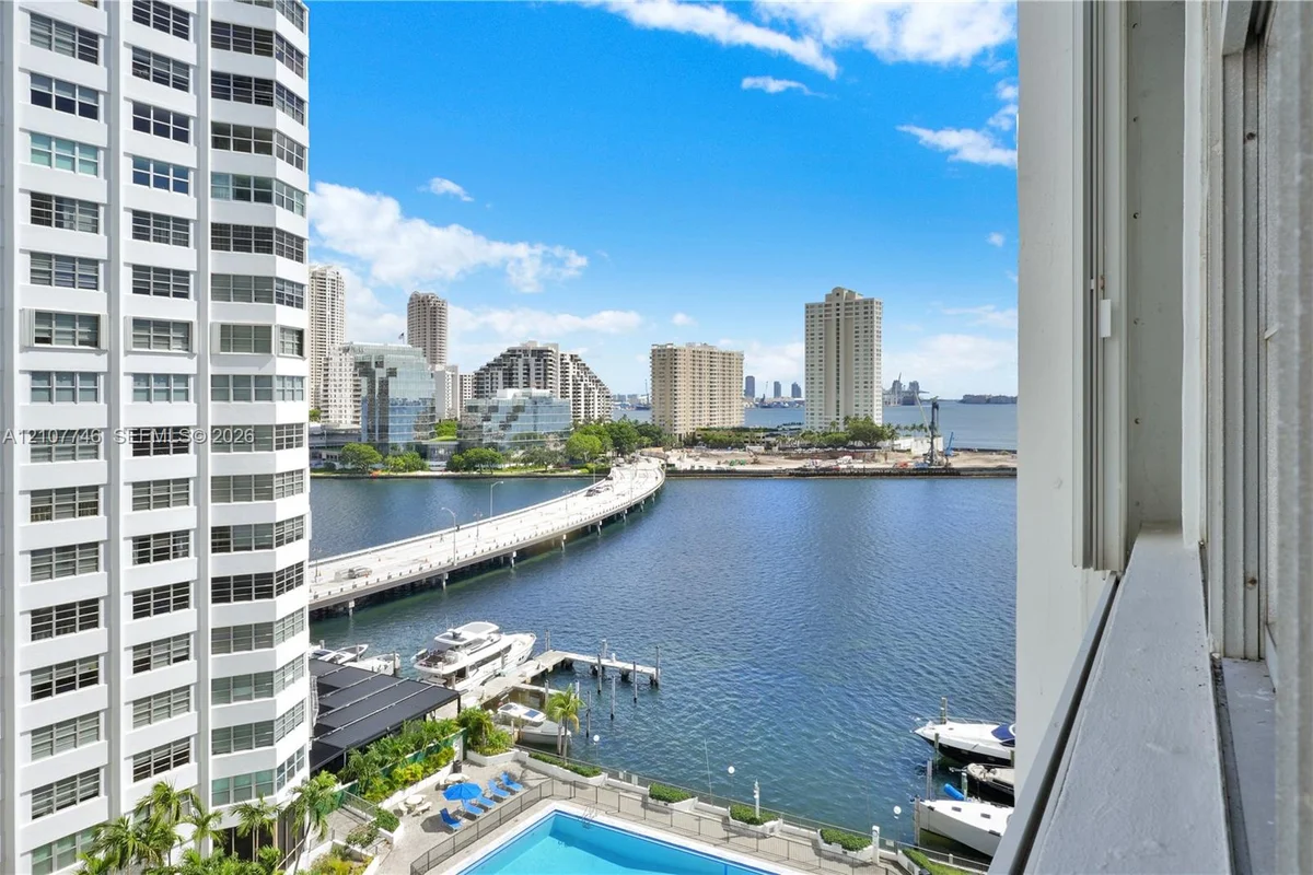 905 Brickell Bay Dr #1121, Miami: photo 1 of 17