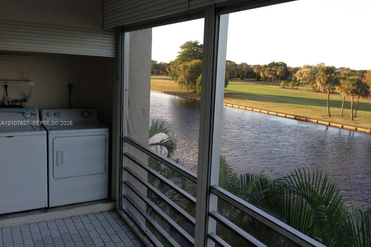 3581 Inverrary Dr #309, Lauderhill: photo 1 of 11