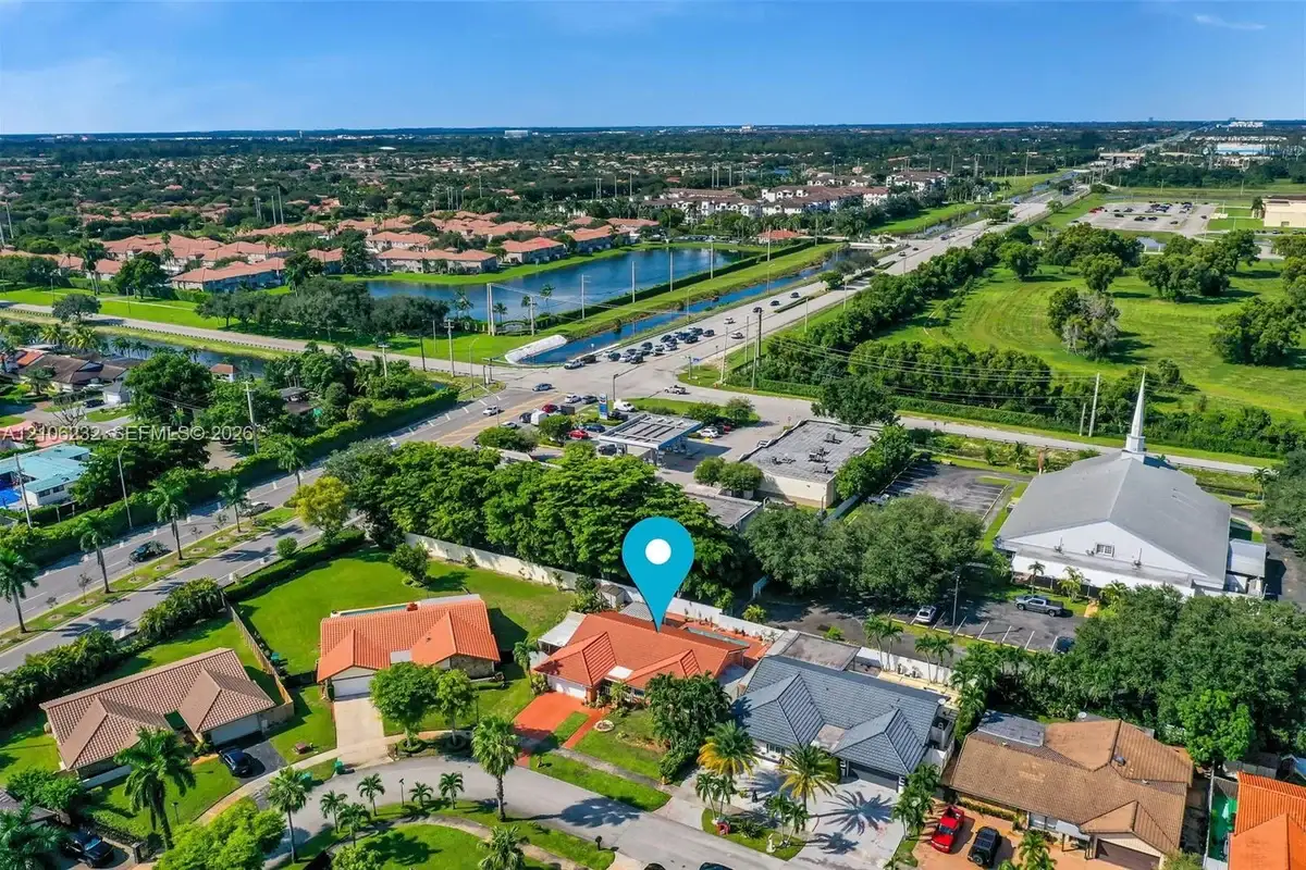 6537 NW 201st Ter, Hialeah: photo 1 of 40
