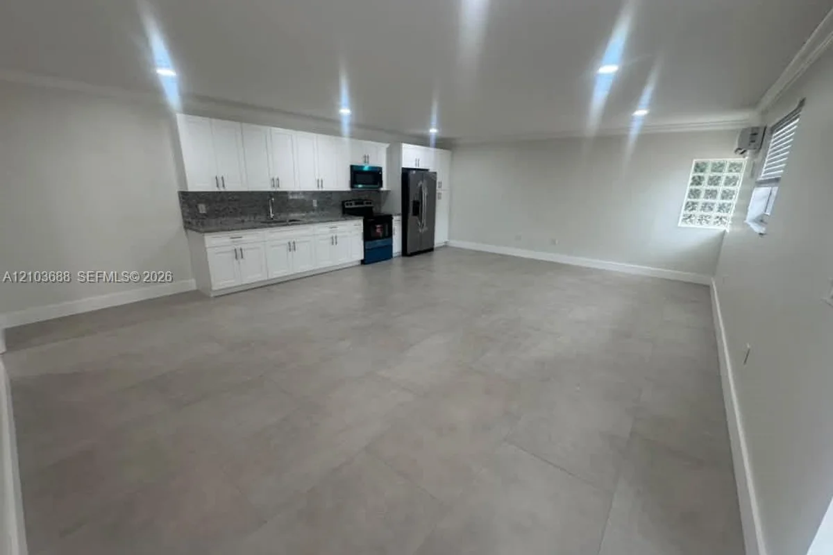 1010 NW 32nd Pl #1, Miami: photo 1 of 9