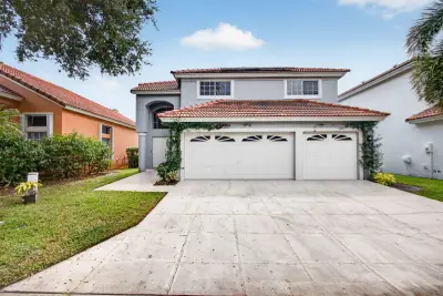 1043 Aspri Way, Riviera Beach: photo 1 of 58