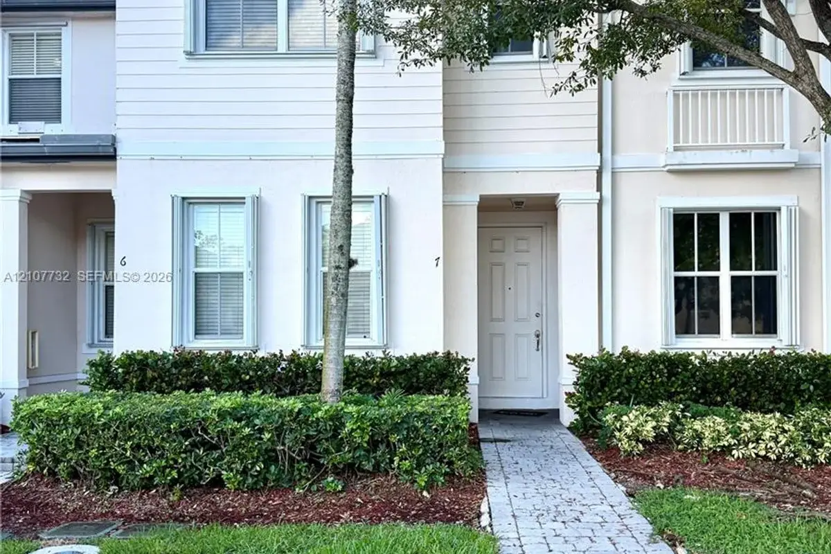 153 SE 28th Pl #7, Homestead: photo 1 of 47