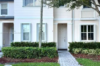 153 SE 28th Pl #7, Homestead: photo 1 of 47