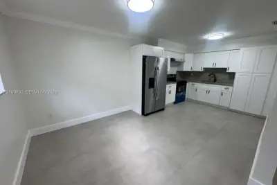 1010 NW 32nd Pl #2, Miami: photo 1 of 14