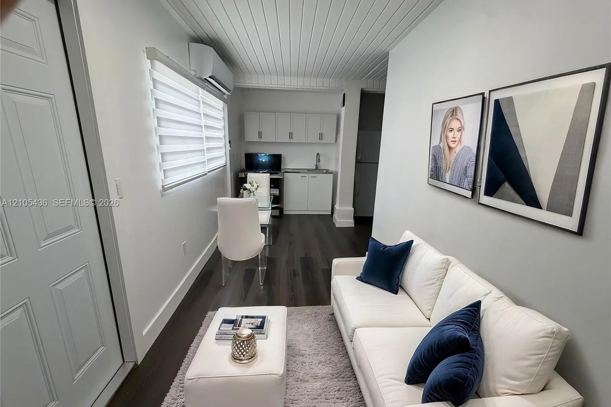 5950 NW 114th St, Hialeah: photo 1 of 7