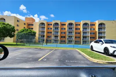7000 NW 186th St #4-324A, Hialeah: photo 1 of 18