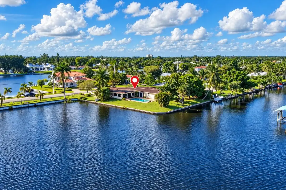 7438 Pine Tree Ln, West Palm Beach: photo 1 of 8