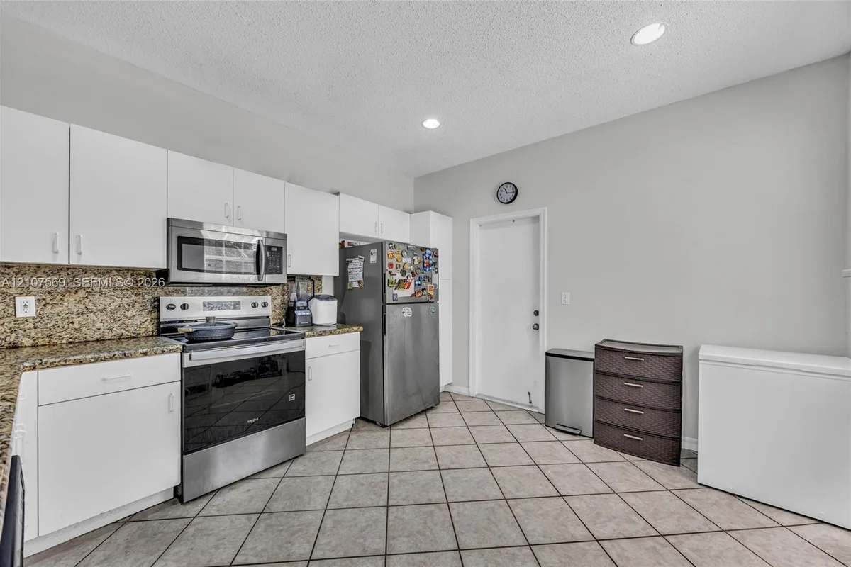 3765 San Simeon Cir, Weston: photo 1 of 39