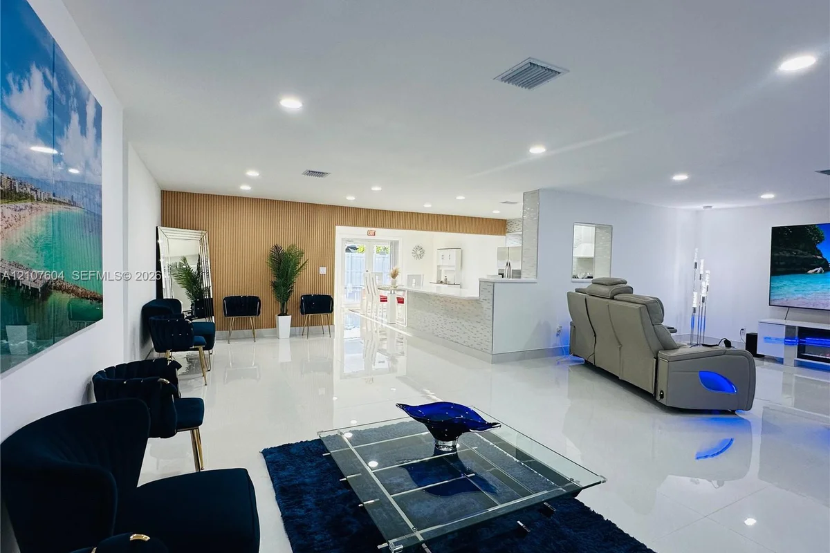 120 S 56th Ave, Hollywood: photo 1 of 17