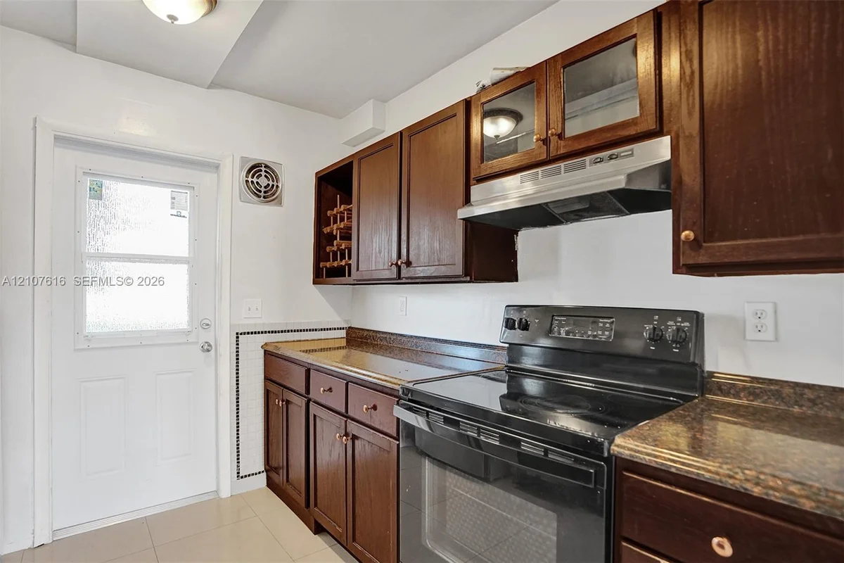 5420 NW 11th St #108, Plantation: photo 1 of 25