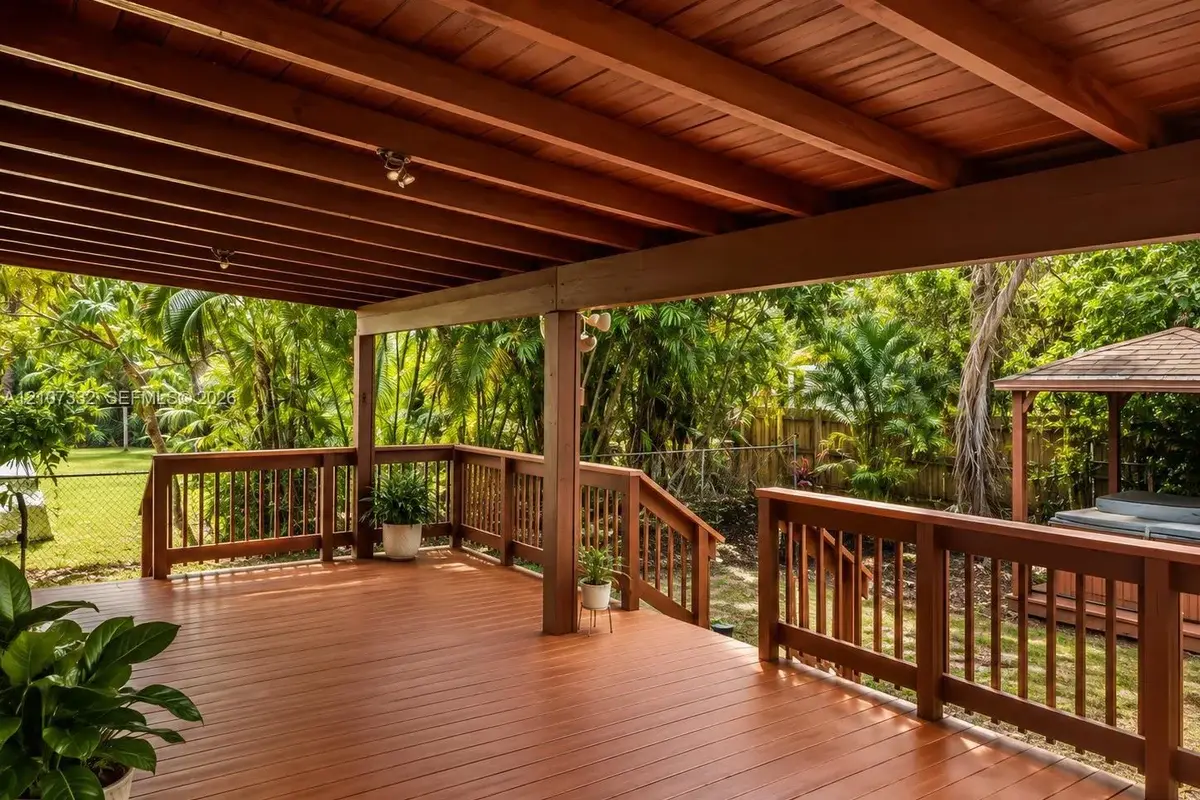 164 Navajo St, Miami Springs: photo 1 of 12