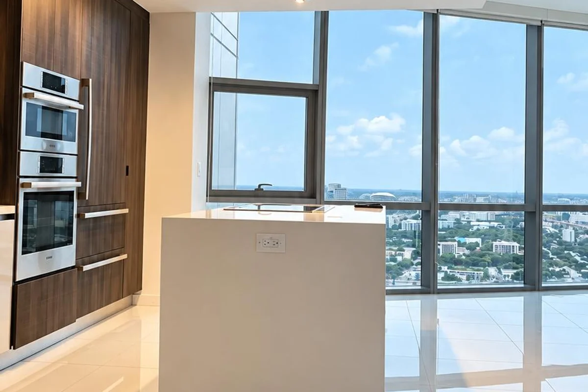 851 NE 1st Ave #3502, Miami: photo 1 of 39