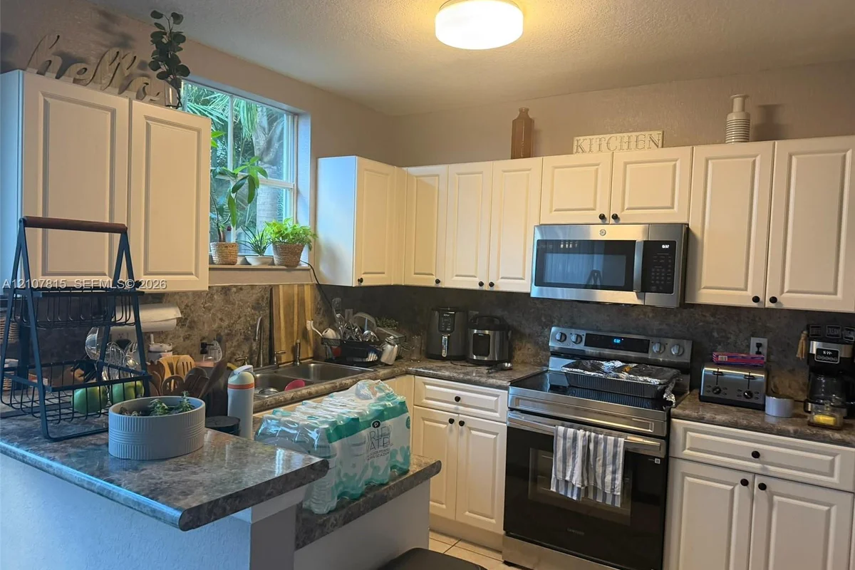 8079 W 36th Ave #3, Hialeah: photo 1 of 3