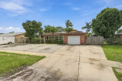 1275 Scottsdale Rd S, West Palm Beach: photo 1 of 26