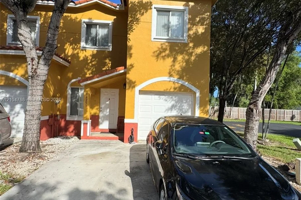 18251 SW 108th Pl, Miami: photo 1 of 40