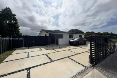 11260 SW 203rd St #1, Miami: photo 1 of 15