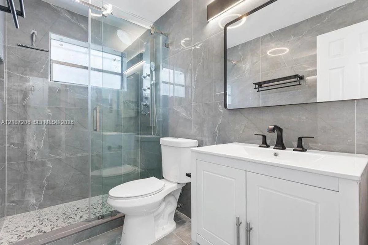 812 NW 55th Ter, Miami: photo 1 of 9