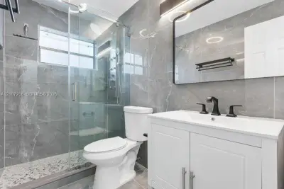 812 NW 55th Ter, Miami: photo 1 of 9