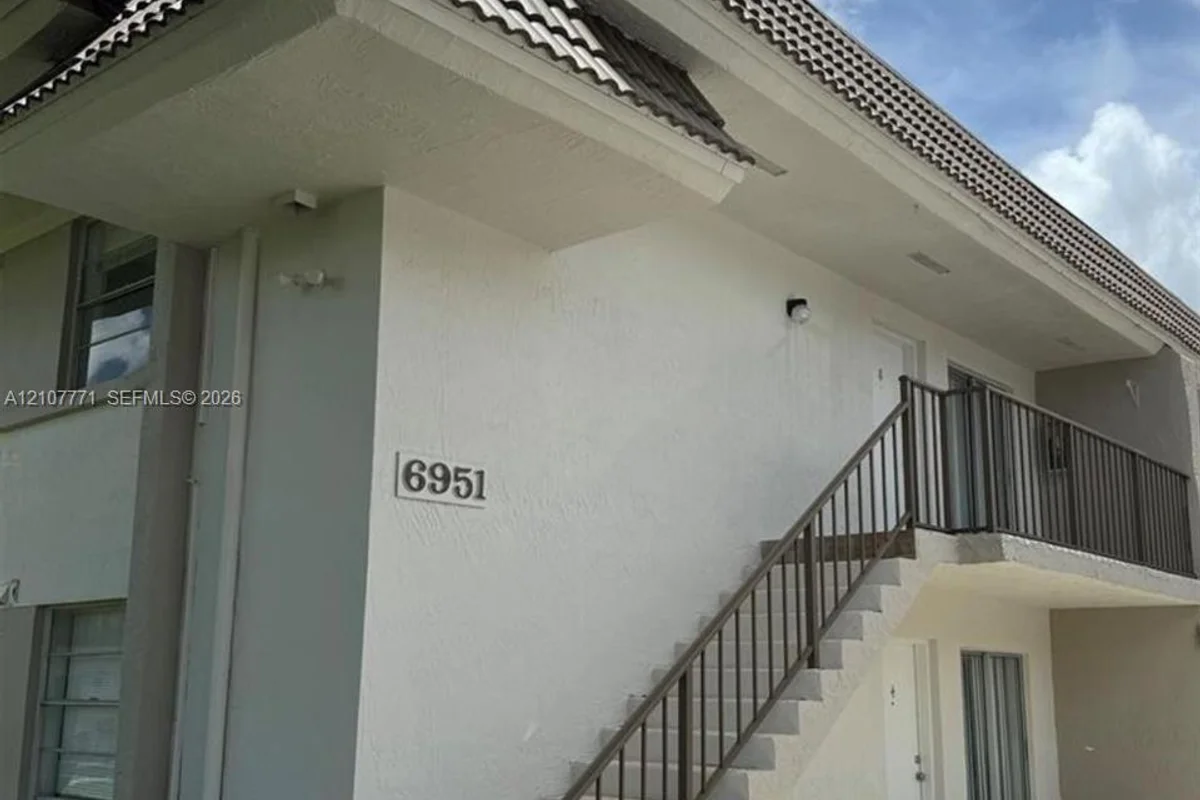 6951 SW 129th Ave #8, Miami: photo 1 of 14