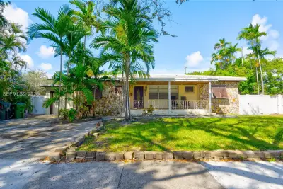 901 NE 8th St, Hallandale Beach: photo 1 of 62