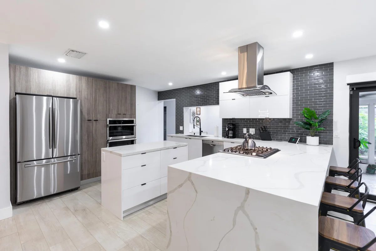 19421 NE 18th Ct, Miami: photo 1 of 23