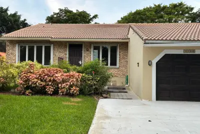 11560 NW 23rd St NW #E, Coral Springs: photo 1 of 34