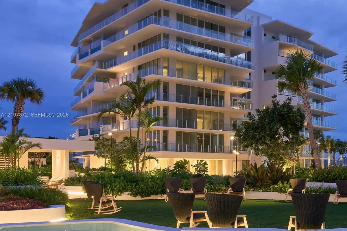 2221 SE 17th St #301, Fort Lauderdale: photo 1 of 11