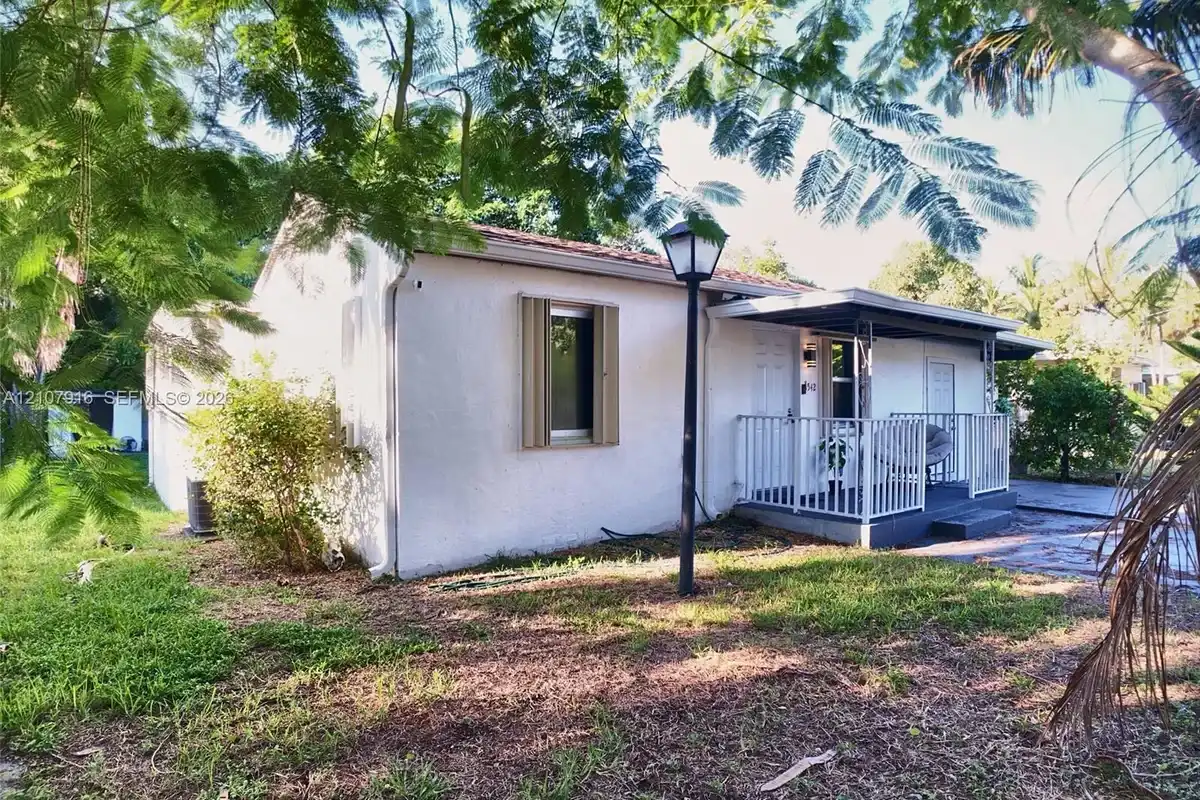 1542 NW 115th St, Miami: photo 1 of 24