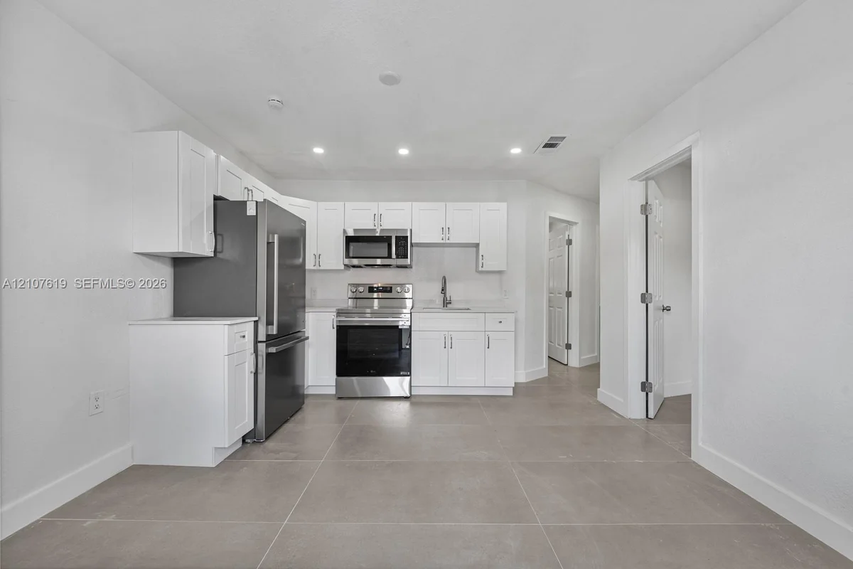 1849 NW 16th St #B, Miami: photo 1 of 15