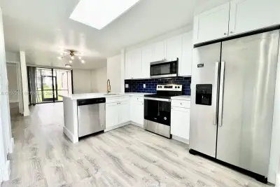 10105 W Sunrise Blvd #101, Plantation: photo 1 of 58