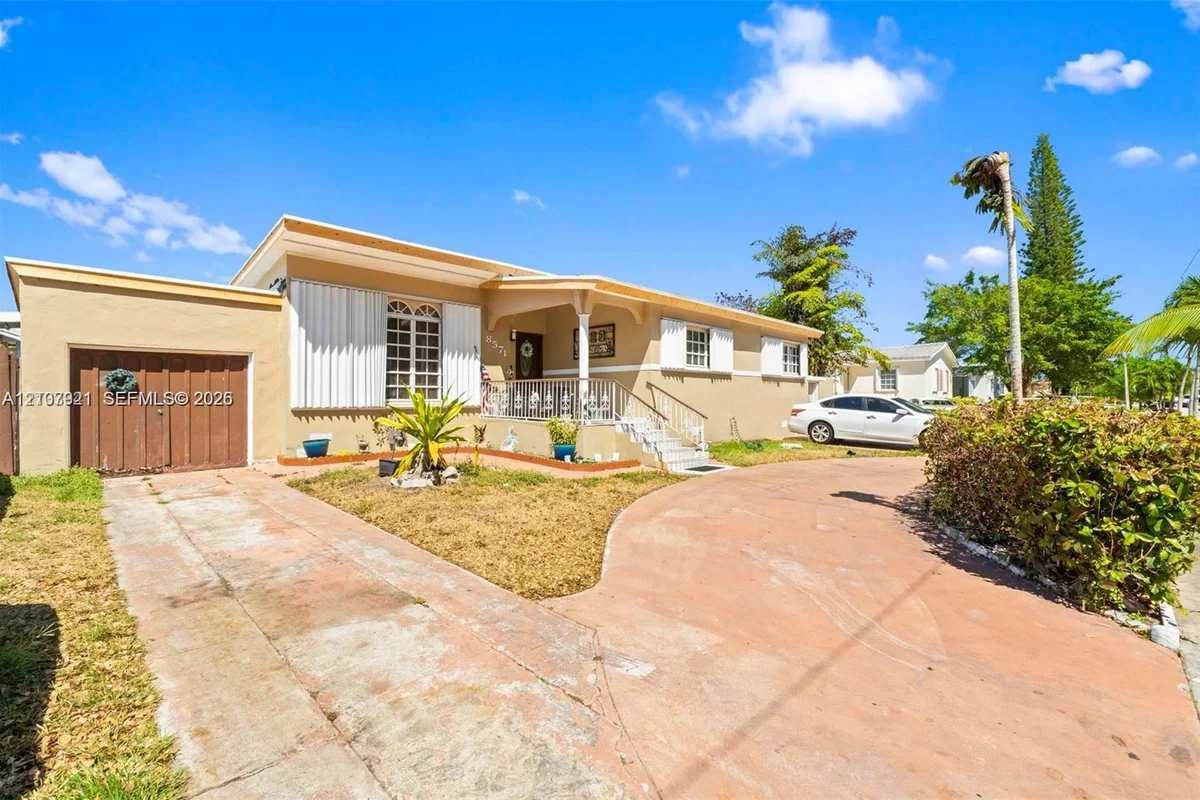 8571 SW 30th St, Miami: photo 1 of 7