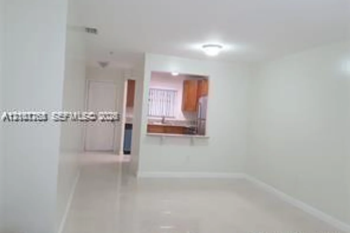 6061 Shakerwood Cir #202, Tamarac: photo 1 of 8