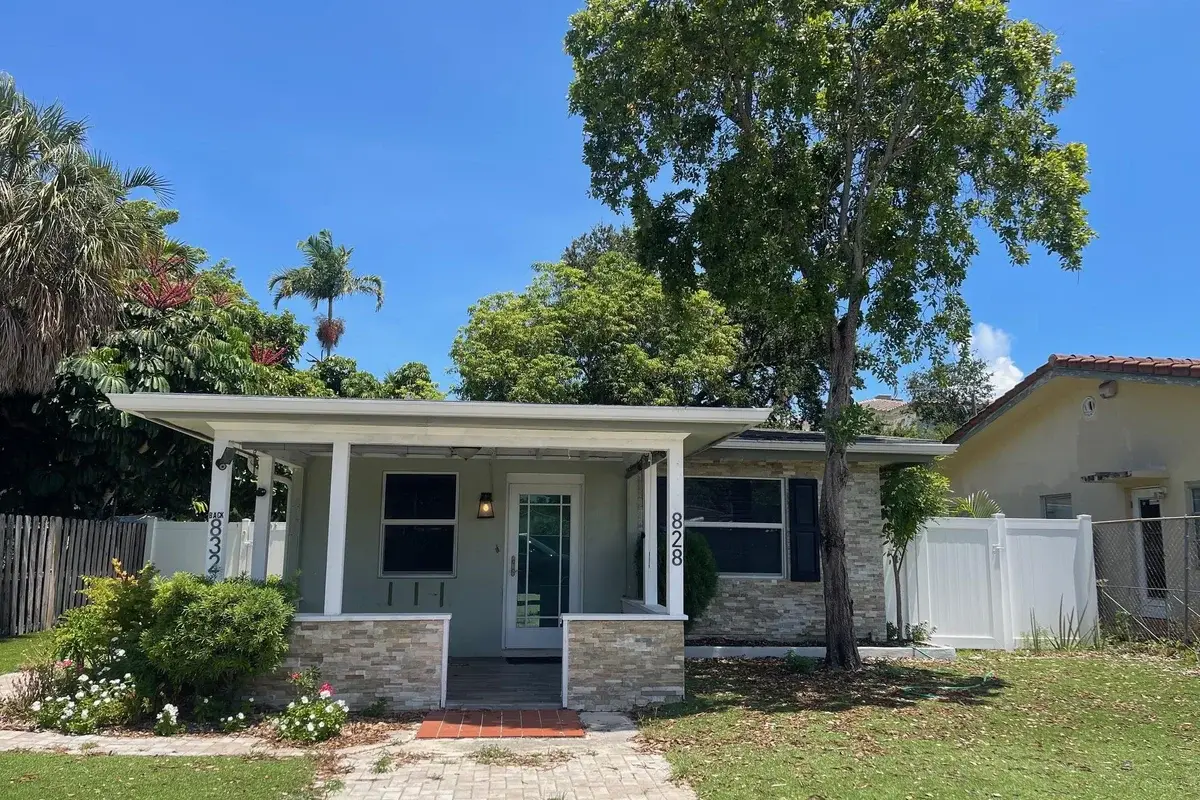 828 NE 16th Ave, Fort Lauderdale: photo 1 of 10