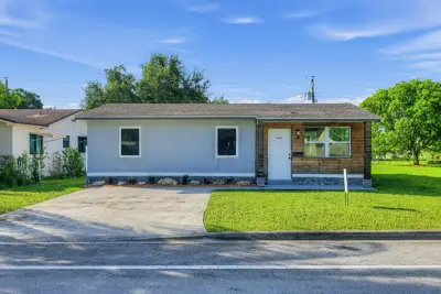 3040 NW 8th Pl, Fort Lauderdale: photo 1 of 36