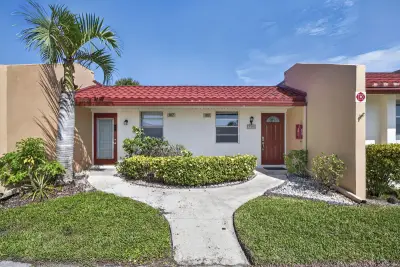 109 Lake Barbara Dr, West Palm Beach: photo 1 of 41