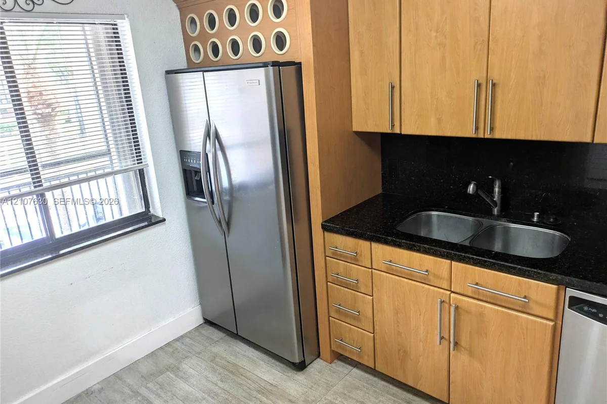 412 Lakeview Dr #203, Weston: photo 1 of 44