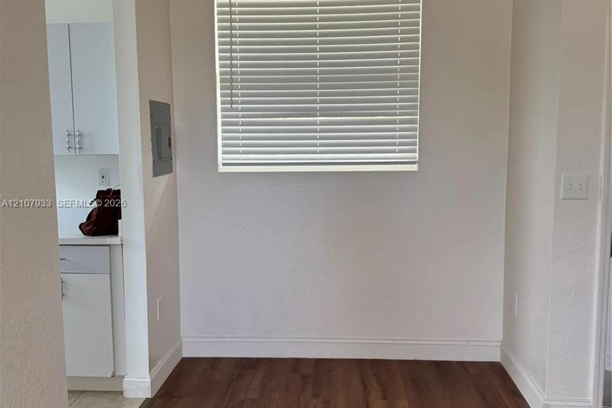 1525 NW 60th St #6-2, Miami: photo 1 of 10